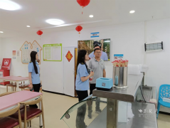 <b>对食物原材料采购索证索票、食材新颖度取储存</b>
